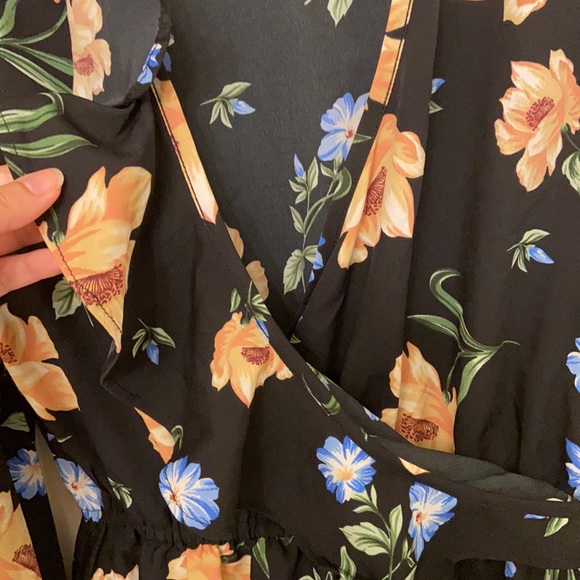 🧁Peach, green, blue floral ruffle front dress. Has bell sleeves. UK 10. US 6. - Picture 5 of 8